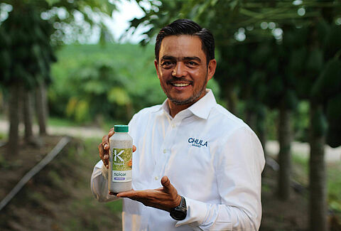 Chula Brand es pionera en el control biológico de plagas en la papaya